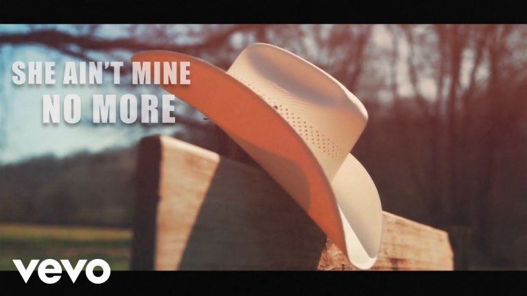 Justin Moore – She Ain’t Mine No More (Lyric Video)